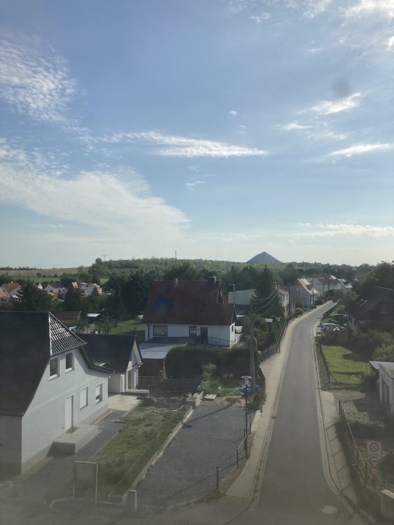 Aussicht über Wormsleben am See am Salzigen See in der Region Seegebiet Mansfelder Land