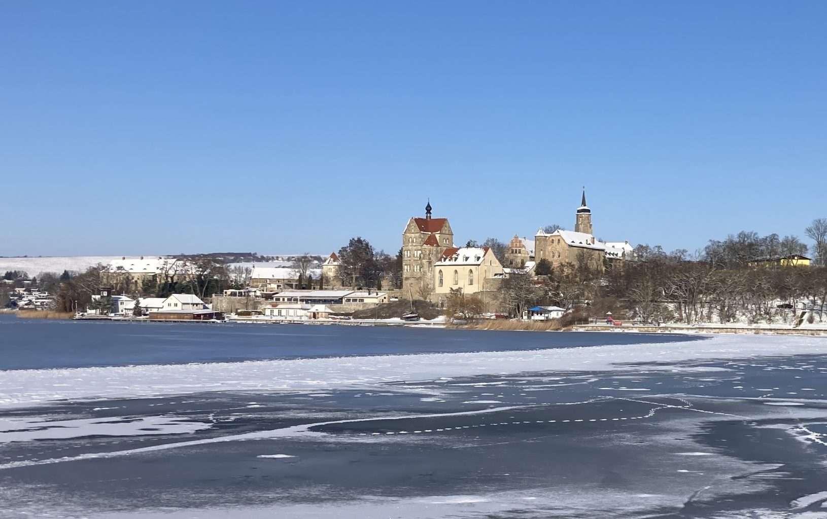 Schloss Seeburg im Winter am Süßen See